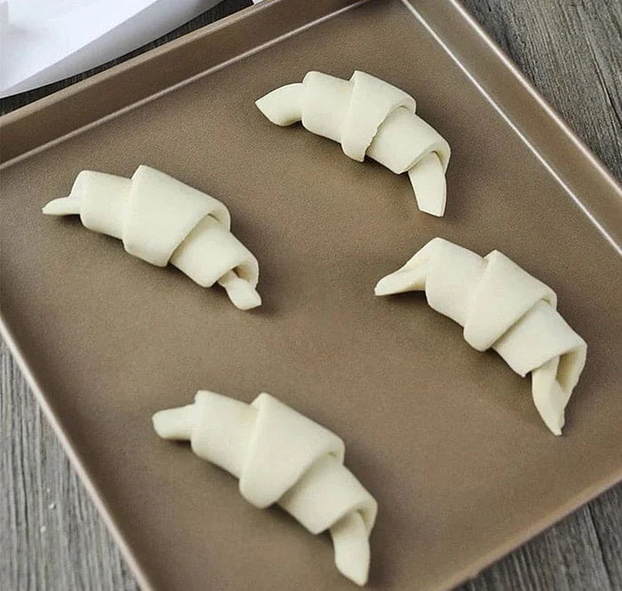 Croissant Cutter – Plastic Dough Rolling & Molding Tool