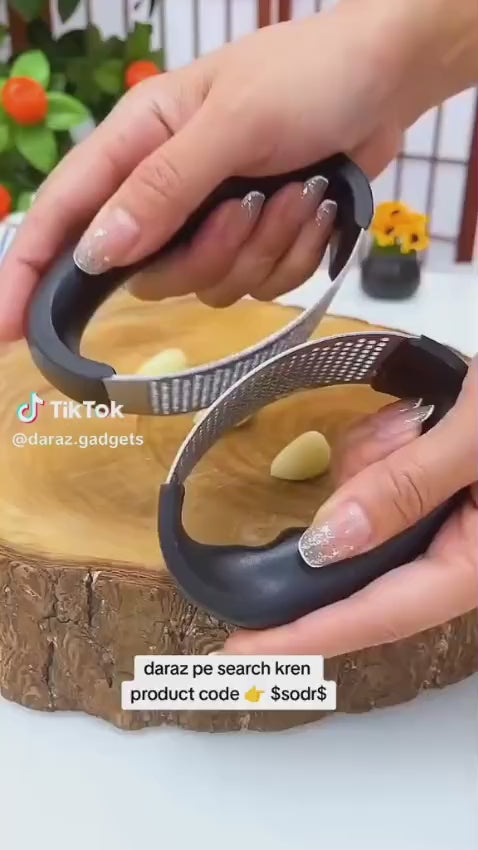 Stainless Steel Garlic Press – Ergonomic Handheld Garlic Crusher