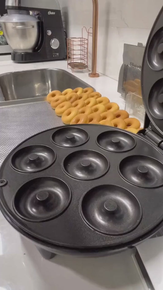 Mini Electric Doughnut Maker – Non-Stick 7-Doughnut Breakfast Machine