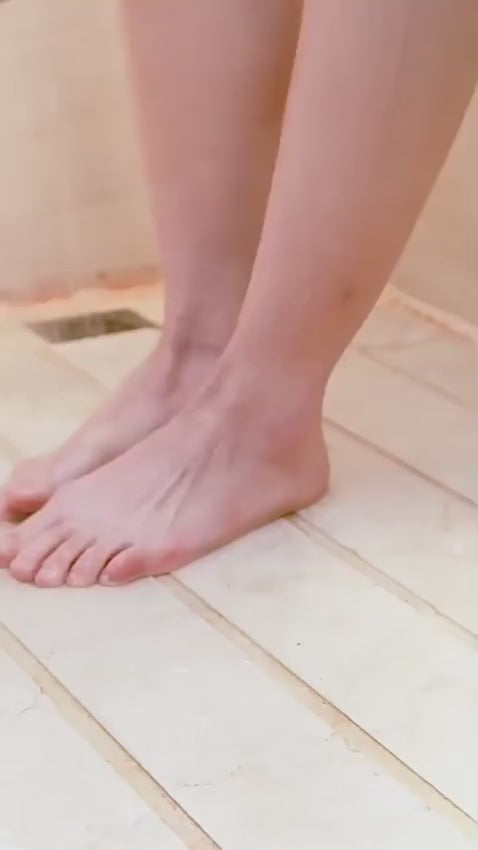 Suction Cup Shower Foot Scrubber – Hands-Free Silicone Foot Cleaner